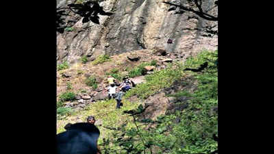 17 Mumbai trekkers rescued from a cliff in remote area after 6-hour operation