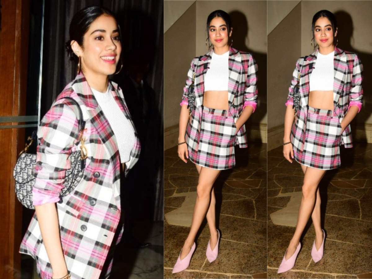 Photo Gallery Janhvi Kapoor snapped on a casual outing  News  Zee News