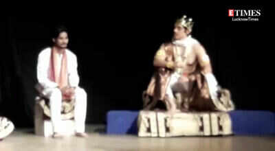 A historical discussion between Nagasena and King Menander staged in Lucknow