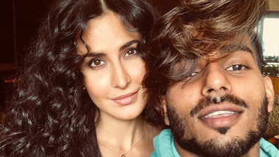 Katrina Kaif's pose in ' Bharat' look with hairstylist