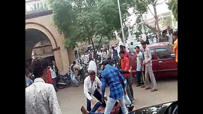 Clash in court premises, 2 injured