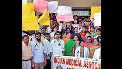 Doctors attacked after baby dies in Nizamabad hospital