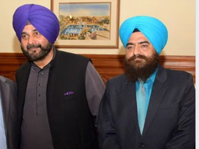 Sidhu under fire for pic with pro-Khalistan separatist leader in Pakistan