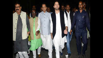 Opposition stages march to Raj Bhavan against Bihar govt