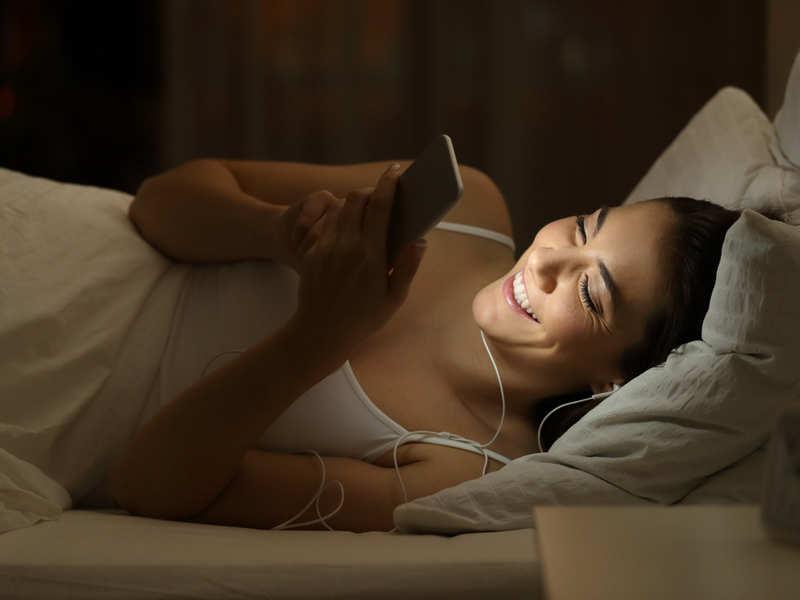 Do You Have The Habit Of Falling Asleep To Music Read This Times Of India