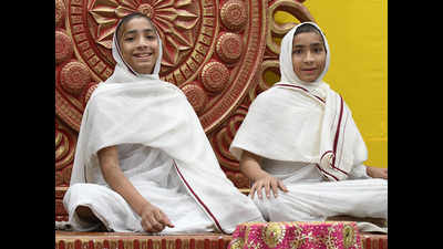 Bengaluru: 10-year-old twin Jain monks to display prowess in 10 languages