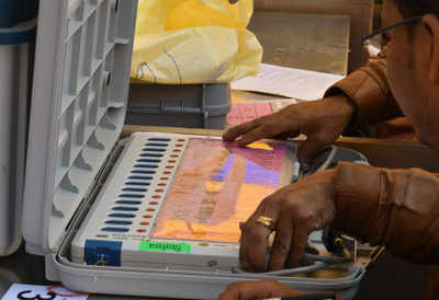 MP polls: Congress questions security of EVMs in strongrooms