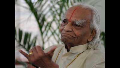 On BKS Iyengar’s birth centenary, enthusiasts gather for love of yoga