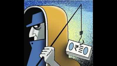 Man posing as VMC official cons elderly man of Rs 1.7 lakh