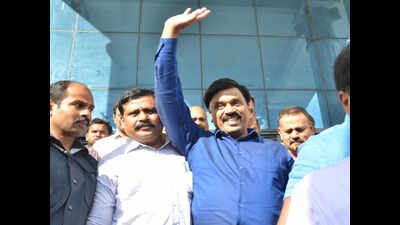 Janardhana Reddy offers Hampi Utsav help, DK Shivakumar hits back