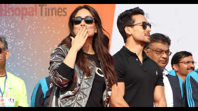 The ‘Bahu of Bhopal’ Kareena Kapoor Khan was in town with Bollywood heartthrob Tiger Shroff for a marathon