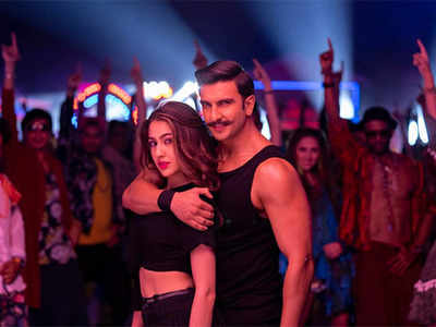 Ranveer Singh and Sara Ali Khan sizzle in ‘Aankh Marey’ redux