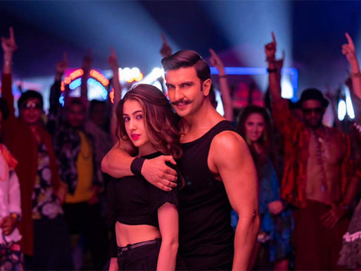 simmba: Ranveer Singh and Sara Ali Khan sizzle in 'Aankh Marey' redux |  Hindi Movie News - Times of India