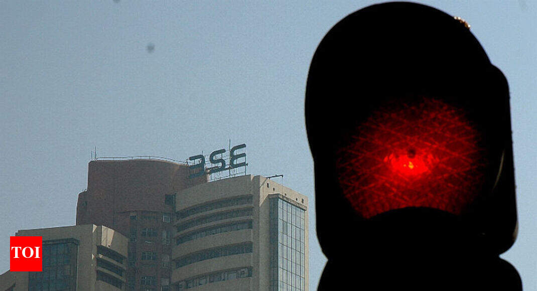 Markets face steep decline; Sensex ends 572 points lower, Nifty holds 10,600 Markets face steep decline; Sensex ends 572 points lower, Nifty holds 10,600