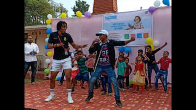 Odisha: South African hockey team spend day with children in SOS ...