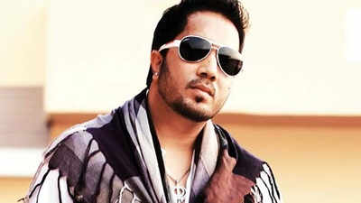 Singer Mika Singh arrested in Dubai for allegedly sending inappropriate pics to a model