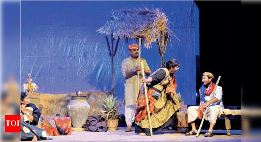 Rajasthan: Dongarart, a peek into Rudali's life enthralled Nashikites ...