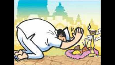 Temple runs and special prayers: Netas trying it all for a poll win