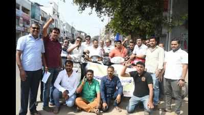 Protest held against implementation of pay-and-park system in Mysuru’s CBD