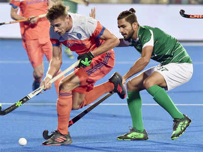 Hockey World Cup: Pakistan sneak into cross-overs round despite loss