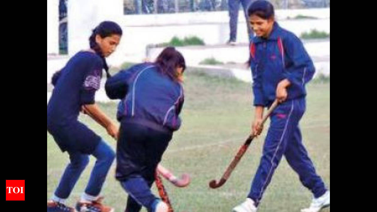 For the first time in its history, AMU girls ready to play hockey