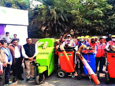 Litter picker machines on MG road, Taj Mahal vicinity from Monday