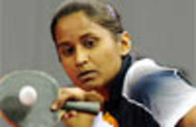 Shamini leads Indian women paddlers into semifinals