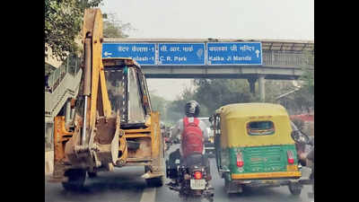 Delhi: Earthmover claims life, lack of rules hinders cops