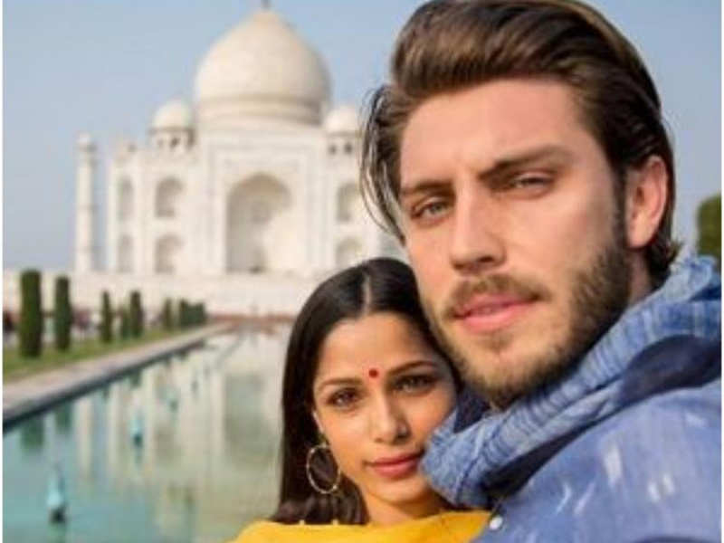 Photo Freida Pinto Visits The Taj Mahal With Boyfriend Cory Tran Hindi Movie News Times Of India