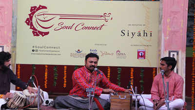 Samarth Janve and group delights audience with early morning soulful ragas
