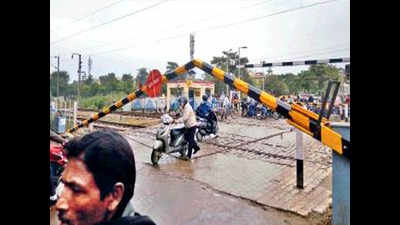 Auto rams into railway crossing gate; traffic blocked