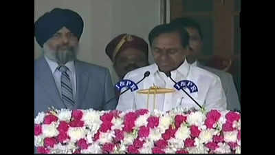 KCR takes oath as Telangana CM for second consecutive term