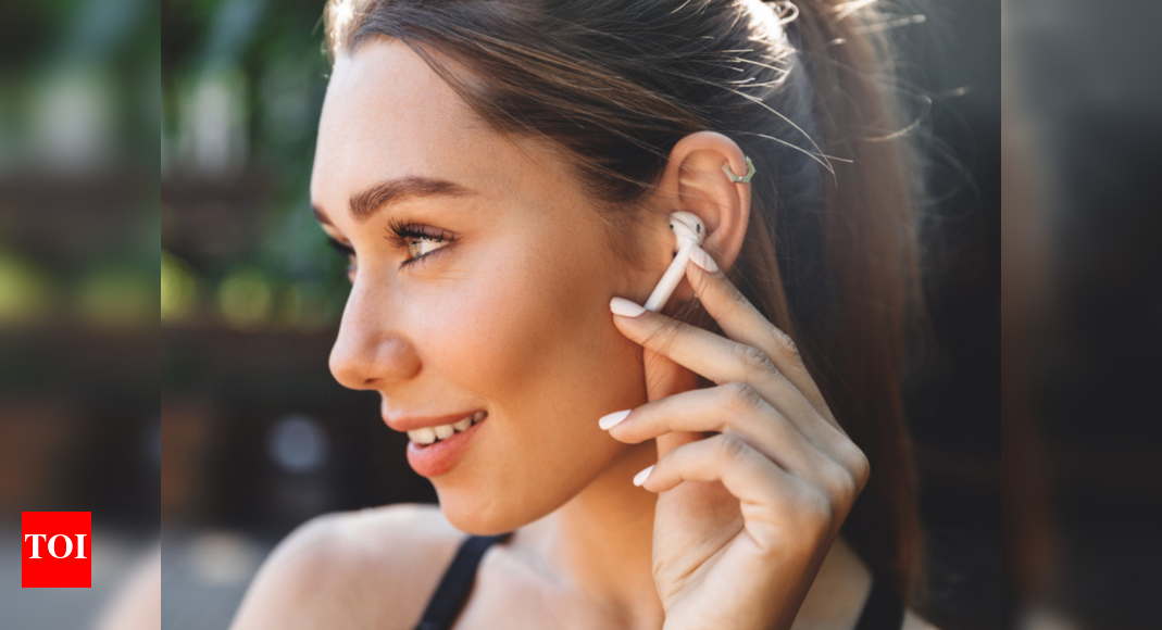 Using earphones for THIS long can lead to hearing loss - Times of India
