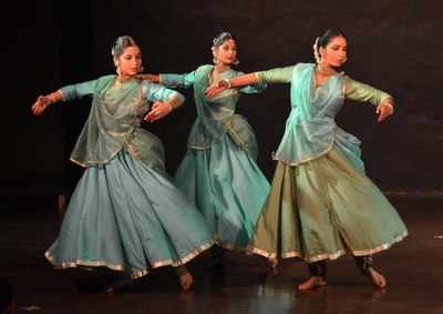 Kathak trio impresses the audience with their dance