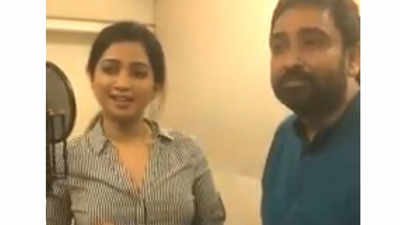 400px x 225px - M Jayachandran offers a glimpse into the recording of Odiyan song with Shreya  Ghoshal | Malayalam Movie News - Times of India