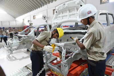 Slowdown forces auto companies to cut production