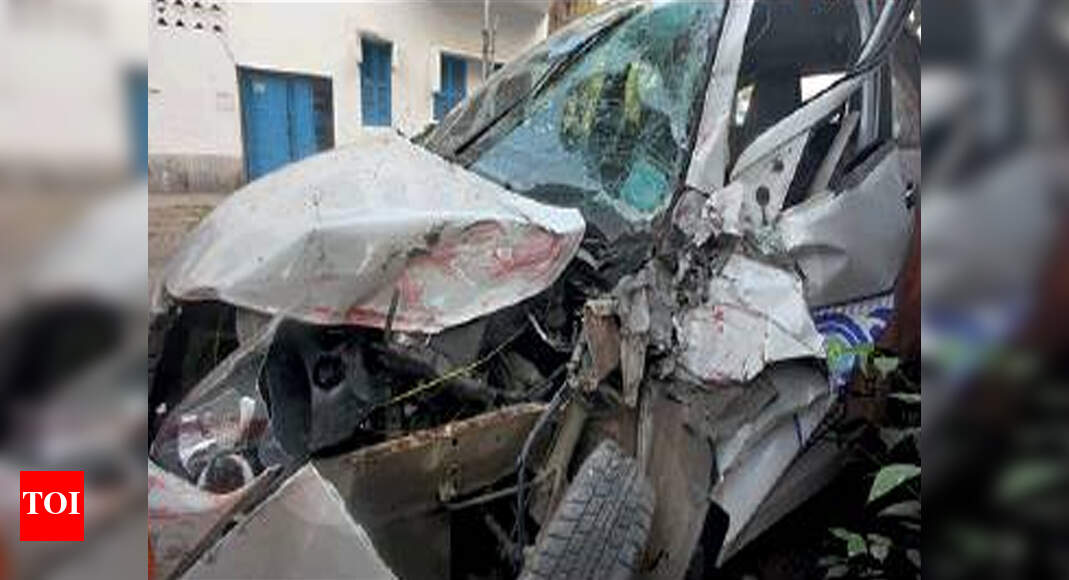 Man injured in late-night crash | Kolkata News - Times of India