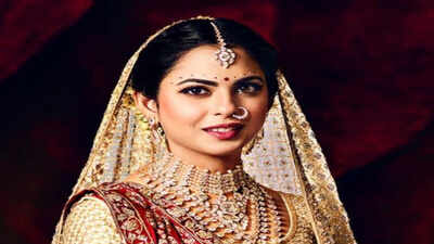 isha ambani wedding dress designer Isha Ambani In Designer Lehenga By Sabyasachi For Akash Ambani's Wedding