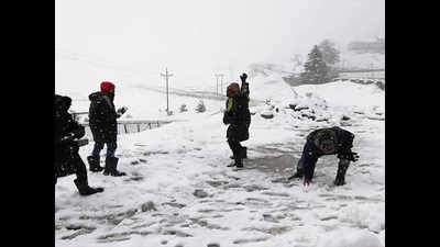 Jammu and Kashmir's tourist resort Pahalgam experiences coldest December night in over decade