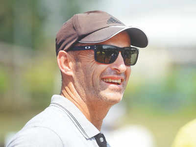 Gary Kirsten throws his hat in the ring to be next Indian women's cricket team coach