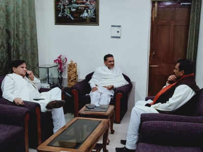 Congress leader Ahmed Patel meets RLSP chief Upendra Kushwaha