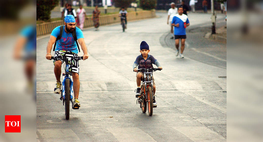 Delhi, get a bicycle ride for just Rs 10 and count the calories you