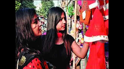 Students gear up for Xmas festivities