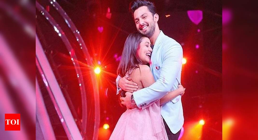 Neha Kakkar Breaks Down On The Sets Of Indian Idol 10 Shares She Is Going Through A Rough Patch 