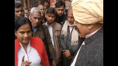 Agra: BJP’s Fatehpur Sikri MLA publicly admonishes SDM