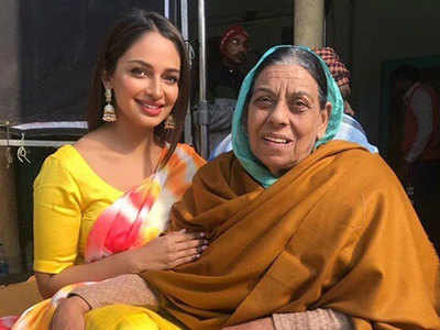Nanka Mel: Rubina Bajwa creates a picture perfect moment with veteran actress Nirmal Rishi