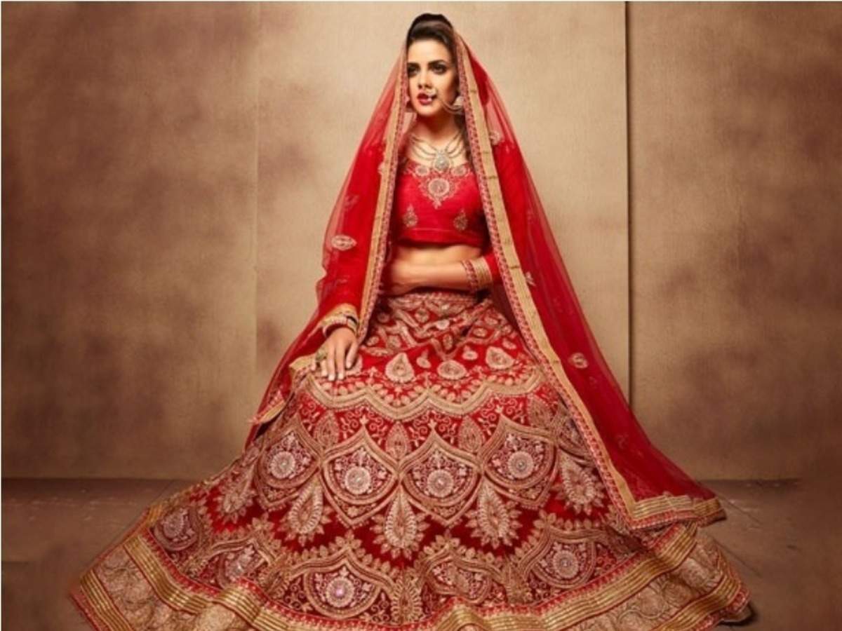 Buy online White Embroidered Solid Flared Semi-stitched Lehenga Choli With  Dupatta from ethnic wear for Women by Anara for ₹1509 at 69% off | 2024  Limeroad.com