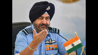 Rafale jet deal should not be politicised: IAF chief