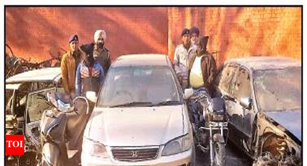 claim to crack 5 car theft cases Cops arrest 2, claim to crack 5 car