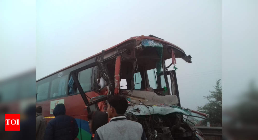 One Killed 8 Injured In Bharat Nepal Maitri Bus Accident On Yamuna Expressway Agra News